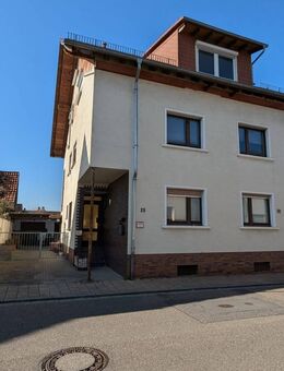 Immobilie mit 2 abgeschlossenen Wohnungen, zusätzlicher Büroeinheit, Wintergarten, Garagen und Garten - Sankt Leon-Rot