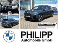 BMW iX, xDrive40 Sportpaket h&k Laserlicht, Jahr 2023 - Mülheim (Ruhr)