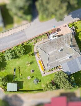 Großes Einfamilienhaus auf gepflegtem Grundstück mit überdachter Terrasse, Sauna und Blick auf die Elde - Lübz