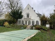 Großzügiges Wohnen in Alt-Meererbusch - Villa mit parkähnlichem Garten - Meerbusch