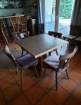 uriger Bier-Wirtshaustisch mit 4 Stühlen (Tisch 80x80x77) 85 € - Memmingen