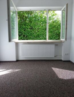 5 Zimmer-Wohnung mit 131 m² Wohnfläche mit großer Südwestterrasse und Garten in Forchheim - Forchheim (Bayern)