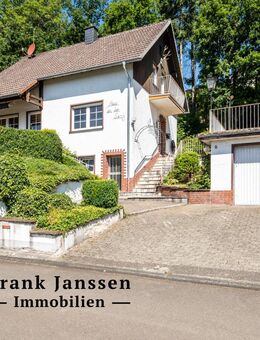 Freistehendes Einfamilienhaus in Udler - Terrasse & Garten - Garage mit Dachterrasse - Udler