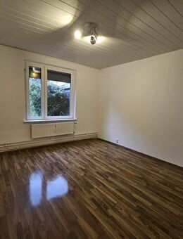 +++ GERÄUMIGE 3-ZIMMER-WOHNUNG MIT GARTEN IM EG +++ - Tackesdorf