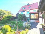 PREIS VB! Schickes Einfamilienhaus mit Keller, großer Garage und wunderschönem Garten in ruhiger Siedlungslage in Dessau-Süd! - Dessau-Roßlau