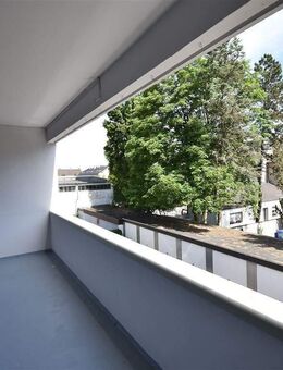 Renoviert! Moderne 2-Zimmer-Maisonette-Whg mit großem Balkon - Krefeld