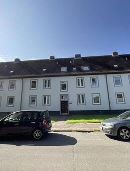 Tolle 2-Zimmer-Wohnung in Dachgeschoss- Wohnung mit Tageslicht-Wannenbad - Wilhelmshaven
