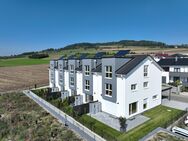 Neubau - Reihenendhaus in attraktivem Neubaugebiet - inkl. Solaranlage, Einbauküche, Carport, Wallbox uvm. - Hilzingen