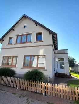 Sehr schönes Einfamilienhaus mit schicker Einliegerwohnung und Doppelcarport in Elsfleth - Elsfleth