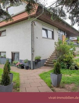 Mehrfamilienhaus mit 4-5 WE. Große Eigentümerwohnung wird mit Verkauf frei. 3 Garagen. - Friedberg (Hessen)