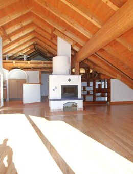 Lichtdurchflutete 2,5 Zi.- mit Option auf 3 Zi. DG Whg. mit zwei Balkone und Blick in die Berge, sofort beziehbar. - Sindelsdorf