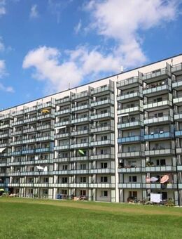 Gute Aussichten: Sanierte Wohnung mit Loggia und Blick ins Grüne! - Kiel