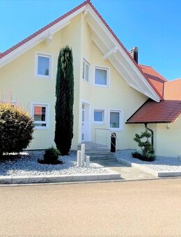 Wertiges und geräumiges Einfamilienhaus inkl. Doppelgarage und eingefriedeten Garten und Gartenhaus - Westhausen (Baden-Württemberg)