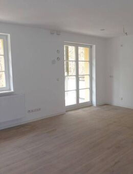 Hochwertig sanierte 2-Zimmer-Wohnung mit Balkon in zentrumsnaher Wohnlage von Rudolstadt - Rudolstadt