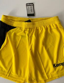 Kempa Peak Damen Handball Shorts 2face dry tech Gelb Schwarz Lime Yellow/black Gr. M, Marke: Kempa, neu mit Etikett. Markenlogo auf dem rechten Hosenbein Markenschriftzug auf dem linken Hosenbein 2face dry tech - Albstadt