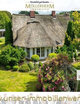 Exklusives Reetdachanwesen mit großzügiger Auffahrt, Kamin & Gartenidylle - Alt Duvenstedt