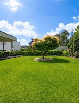 Kernsanierte Luxusvilla mit top Gartengrundstück in ruhiger Lage von Kronberg im Taunus - Kronberg (Taunus)