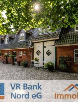 Repräsentatives Landhaus mit Haupt- und Einliegerwohnung sowie Nebengebäuden in schöner Ortsrandlage - Stedesand