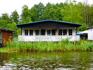 geräumiges Bootshaus mit Eigentumsland und kleinem Boot an der Müritz-Havel Wasserstraße - Mirow