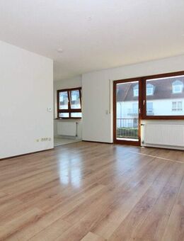 Renovierte 3-Zi.-Wohnung mit Balkon und PKW-Stellplatz in ruhiger Lage Mutterstadts - Mutterstadt