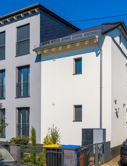Hofheim: Kernsaniertes, exzellentes Zuhause für Generationen oder Top-Kapitalanlage - Hofheim (Taunus)