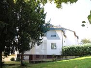 "Wohnkomfort trifft auf ideale Lage: 3-Zimmer-Wohnung im 1. OG mit sonnigem Balkon und Garage" - Pforzheim