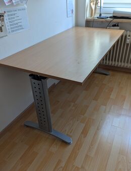 Schreibtisch 160 x 80 cm Buche Füße silber - München Moosach