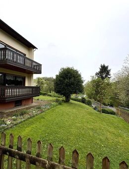 Großzügiges Einfamilienwohnhaus mit Garten und Scheune - Horath