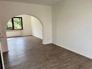 Erstbezug nach Sanierung: 3-Zi EG-Wohnung mit eigenem Garten, Tiefgarage + Stellplatz, Balkon - Garbsen