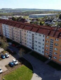 Drei-Raum-Wohnung mit Einbauküche in ruhiger Lage mit Balkon Chemnitz-Neukirchen zu vermieten - Neukirchen (Erzgebirge)