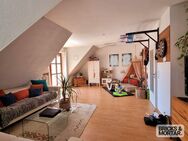 Helle, im 3. Stock gelegene und gut geschnittene 2-Zimmer Wohnung mit Balkon. - Augsburg