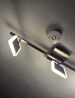 LED-Deckenleuchte mit drei schwenkbaren Spots - Braunschweig
