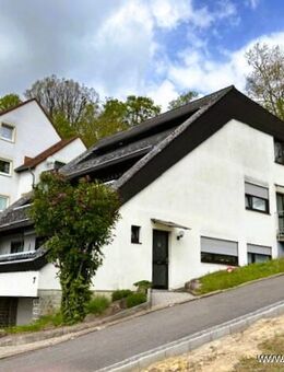 Gepflegtes vermietetes Drei-Familienhaus mit Garagen in bester Lage von Friedrichsthal - Friedrichsthal (Saarland)