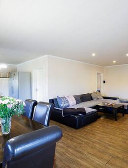 Nur 40 Km von HH- KfW 55 mit Wohlfühlcharakter und Outdoorpool - Neuenbrook