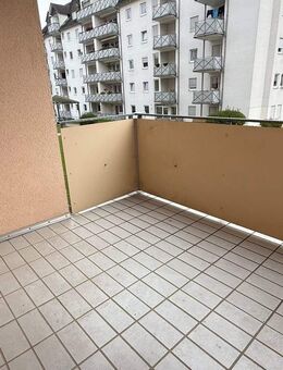 Wohnen in Uni-Nähe !!! 1.OG - Bad mit Dusche + Balkon ! - Chemnitz