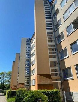 Wohnung mit drei Schlafzimmern und Balkon! - Lübeck