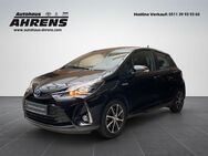 Toyota Yaris, 1.5 VVT-i Hybrid Team D Allwetter, Jahr 2018 - Hannover