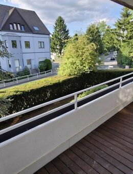 Hochwertig renoviertes 1,5 Zi. App. mit Balkon-Stellplatz-Schwimmbad in Rat.-Hösel ohne Provision - Ratingen