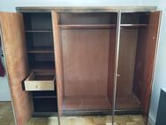 Schrank Nussholz - Stuttgart