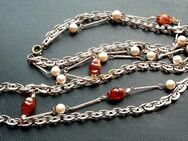 Halskette mit Perlen und Steinen, ungewöhnlich gearbeitet - Niederfischbach