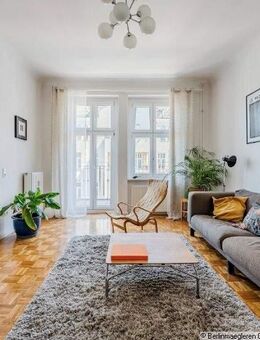 Attraktive 4-Zimmer Altbauwohnung mit Balkon und Aufzug - Berlin