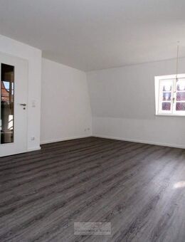 Neu sanierte 3,5 ZKB-Wohnung mit kleinem Balkon in kleinem Ensemble - Regensburg