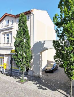 Renditestarkes Mehrfamilienhaus in Staßfurt mit Gewerbe, Hof und Garage - voll vermietet - Staßfurt