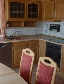 Freistehendes Zweifamilienhaus mit Einzel- und Doppelgarage in Wartmannsroth, OT - Wartmannsroth