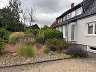 Besondere Immobilie in Isernhagen-Süd: Doppelhaushälfte mit großer Terrasse und großem Garten! - Hannover