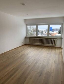 TOP 2-Zi.-Wohnung mit Weitblick zu vermieten! Balkon und teilw. neu renoviert! Lift vorhanden. Langfristiger Mieter gesucht. - Mitterteich