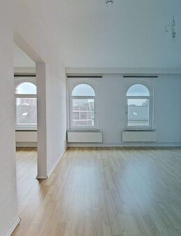 PLATZ FÜR DIE GANZE FAMILIE: Weitläufige und renovierte 6-Zimmer-Wohnung mit Einbauküche - Braunschweig