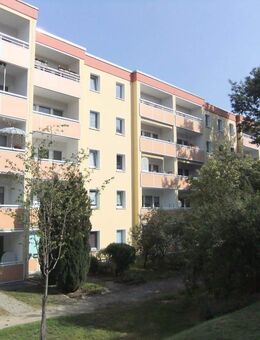 Bezugsfertig sanierte 3-Raum-Wohnung mit Balkon - Großenhain
