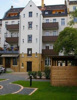 Sanierte Altbauwohnung im Dachgeschoss mit Loggia und Parkettboden ! - Leipzig