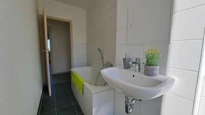 Traumhafter Weitblick garantiert - frisch sanierte, helle 3-Raum-Wohnung in ruhiger Jahnsdorfer Lage